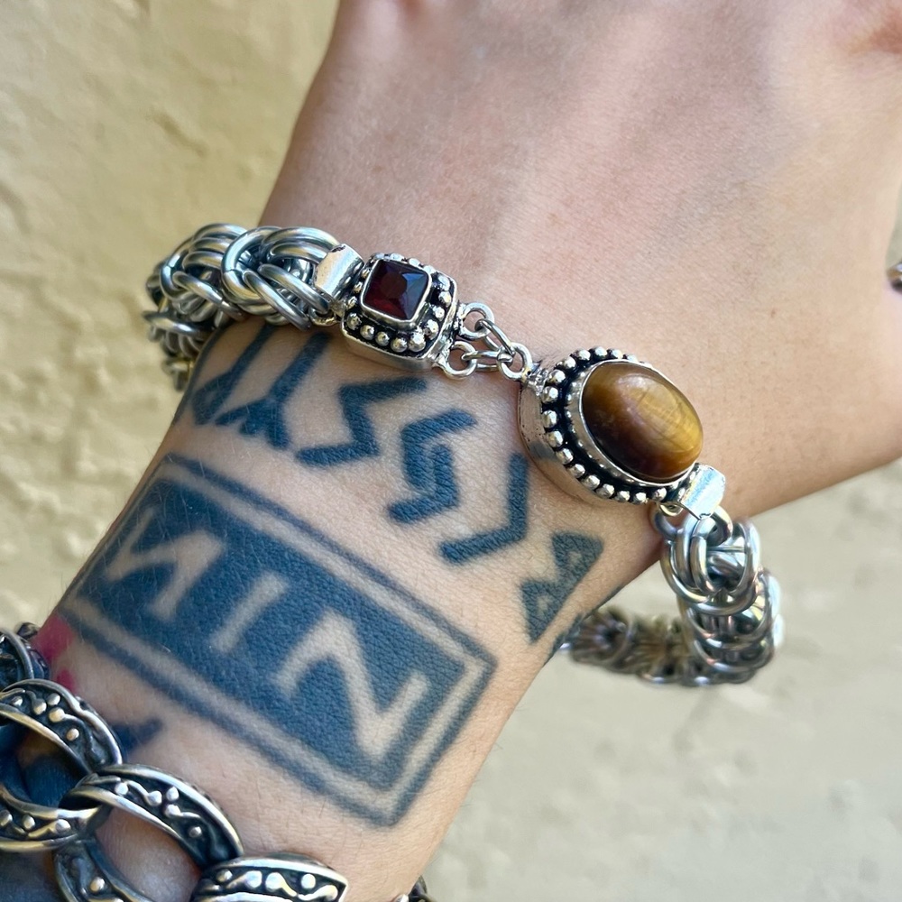 Handmade bizantine link chain bracelet with red garnet & tiger eye men bracelet - Picture 7 of 16